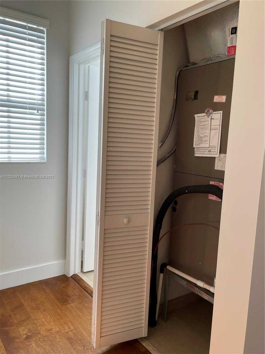 Small Image of 10473 NW 70th Ln, Doral, FL 33178, USA Number 19