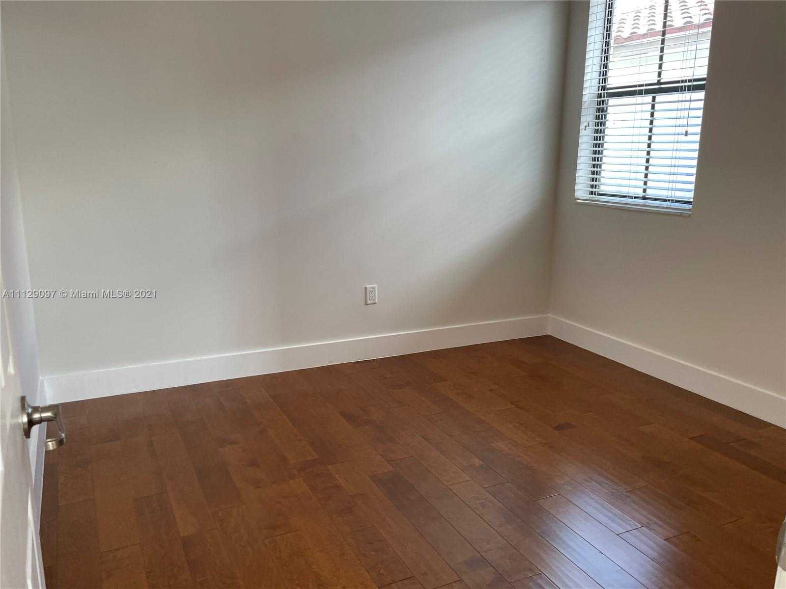 Small Image of 10473 NW 70th Ln, Doral, FL 33178, USA Number 25