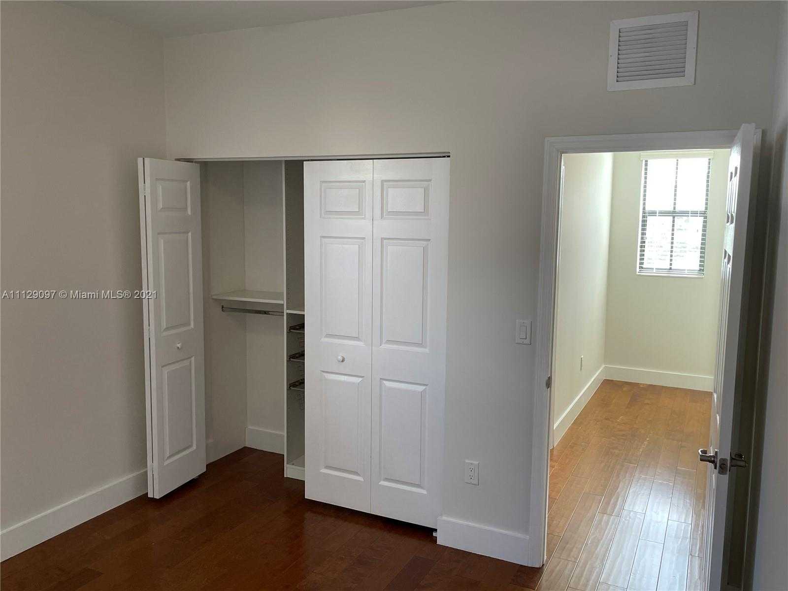Small Image of 10473 NW 70th Ln, Doral, FL 33178, USA Number 26