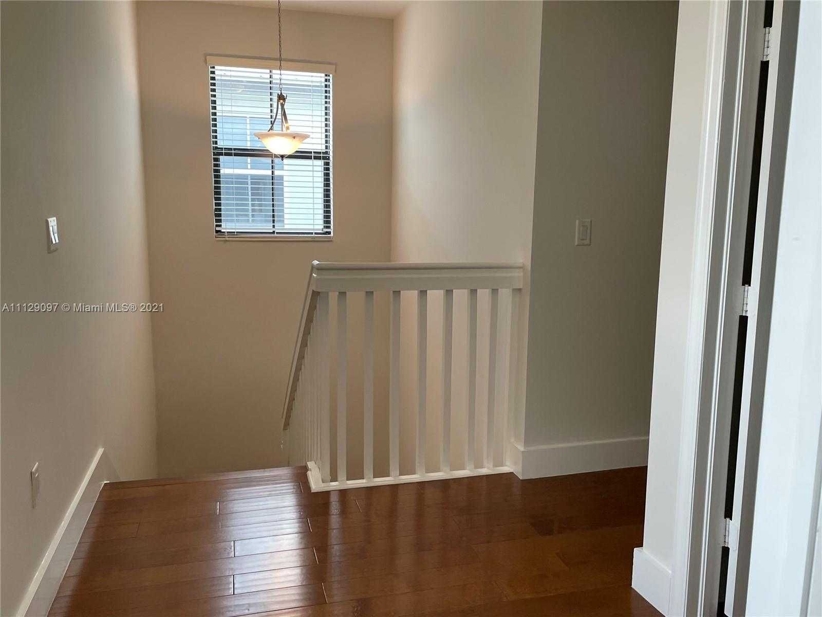 Small Image of 10473 NW 70th Ln, Doral, FL 33178, USA Number 27