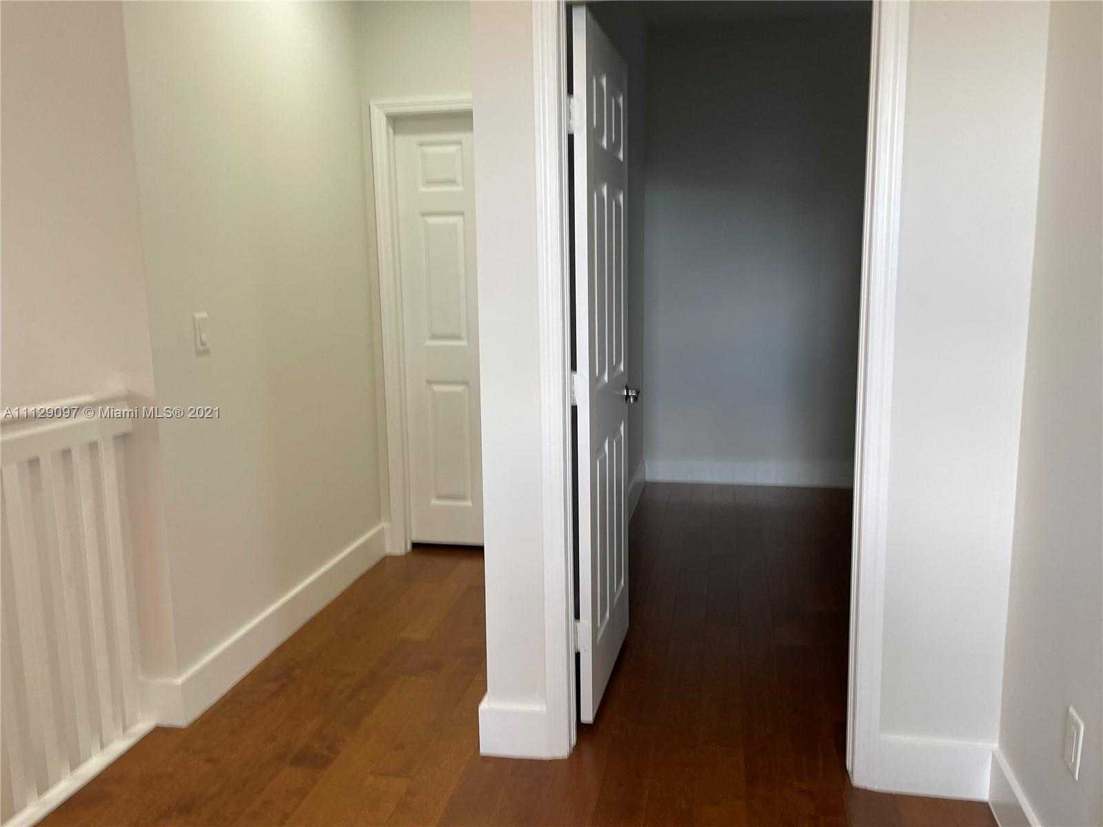 Small Image of 10473 NW 70th Ln, Doral, FL 33178, USA Number 29