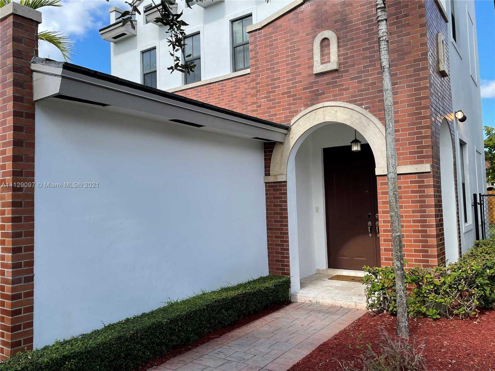 Small Image of 10473 NW 70th Ln, Doral, FL 33178, USA Number 3