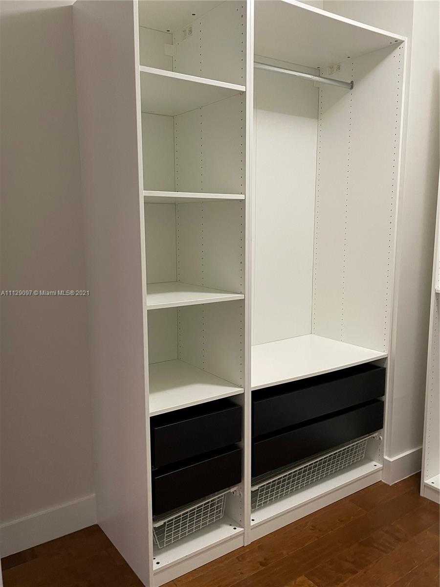 Small Image of 10473 NW 70th Ln, Doral, FL 33178, USA Number 34