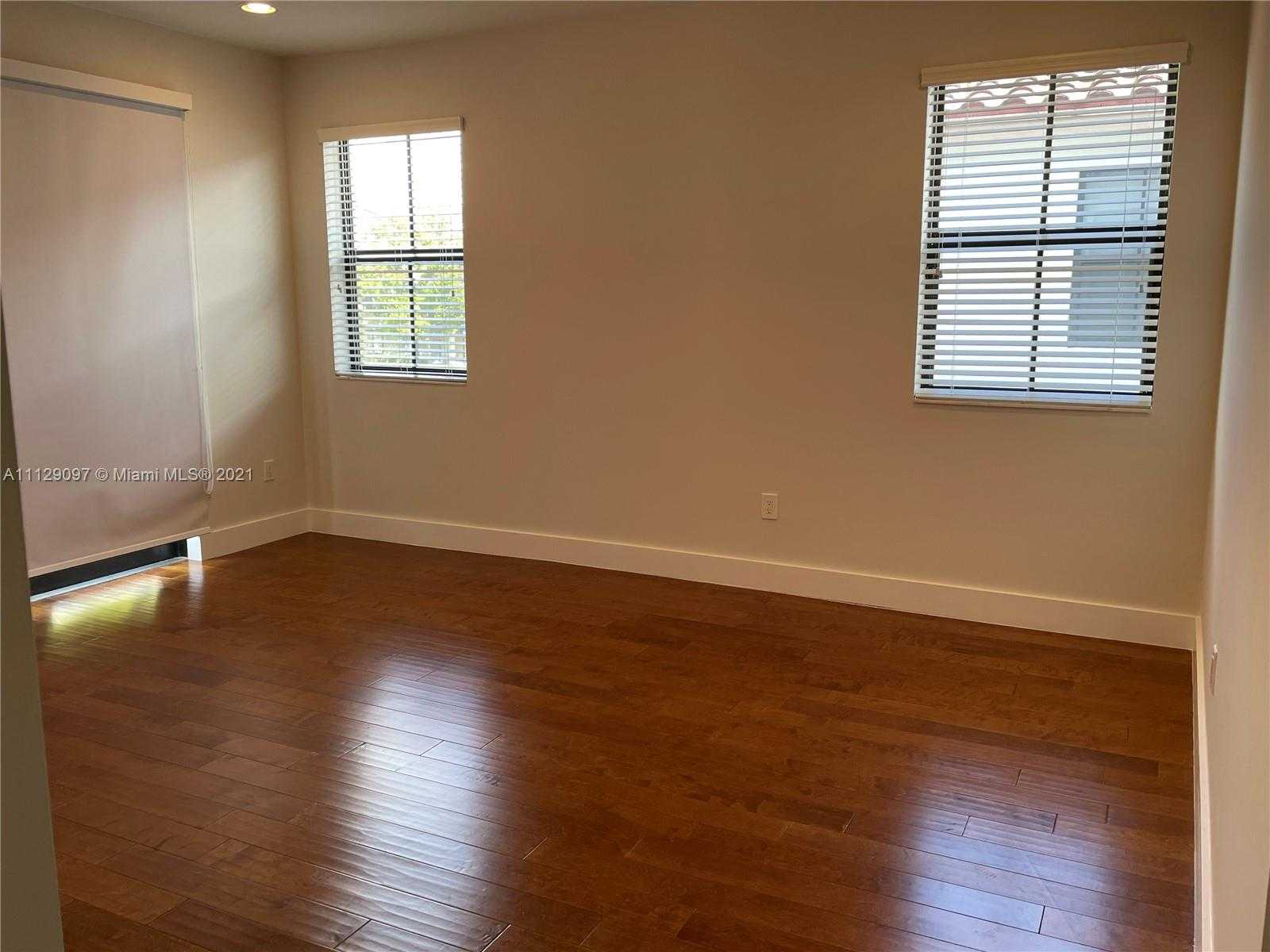 Small Image of 10473 NW 70th Ln, Doral, FL 33178, USA Number 37