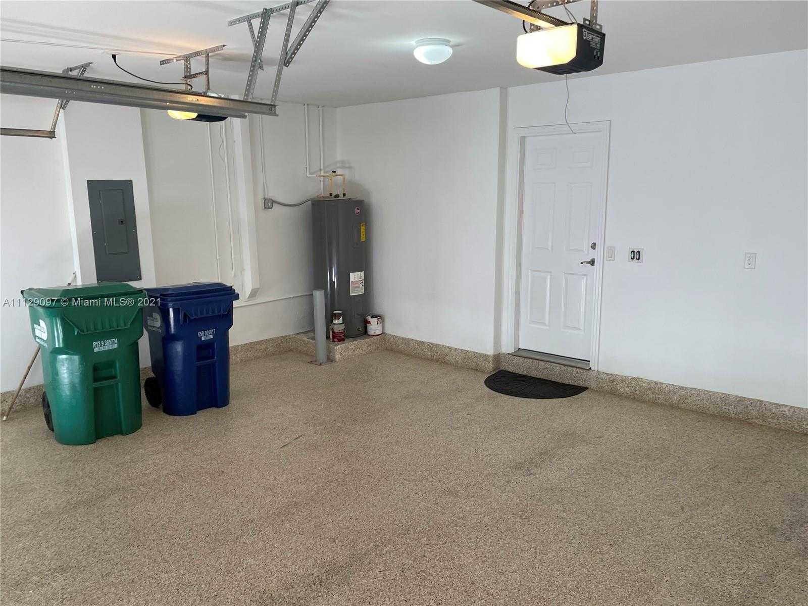 Small Image of 10473 NW 70th Ln, Doral, FL 33178, USA Number 39