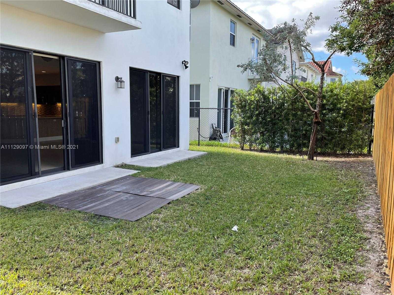 Small Image of 10473 NW 70th Ln, Doral, FL 33178, USA Number 42