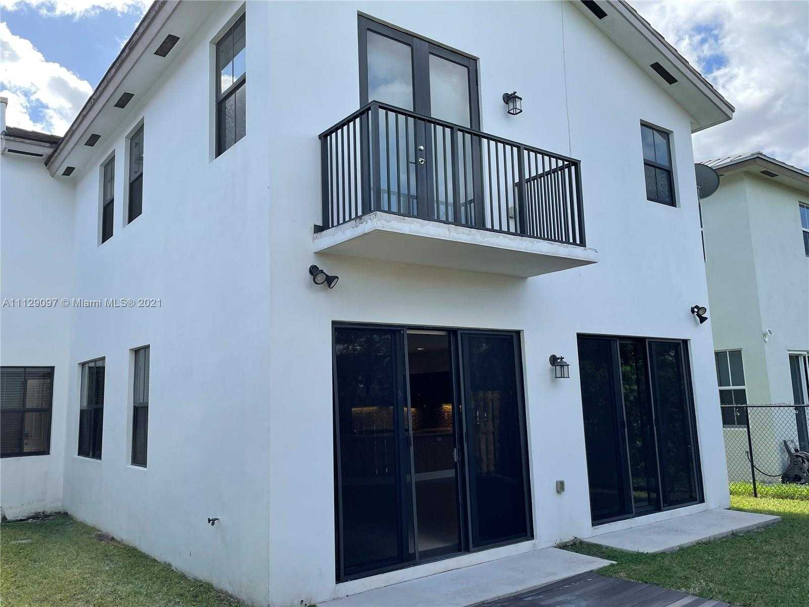 Small Image of 10473 NW 70th Ln, Doral, FL 33178, USA Number 44