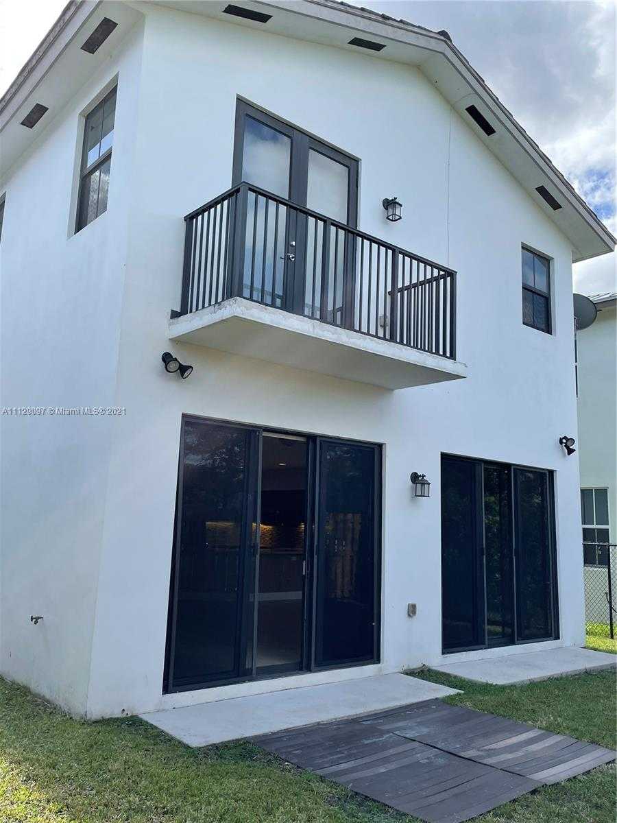 Small Image of 10473 NW 70th Ln, Doral, FL 33178, USA Number 45