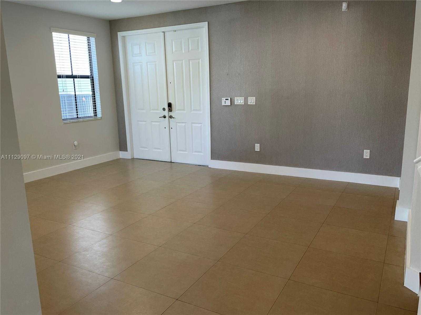 Small Image of 10473 NW 70th Ln, Doral, FL 33178, USA Number 8