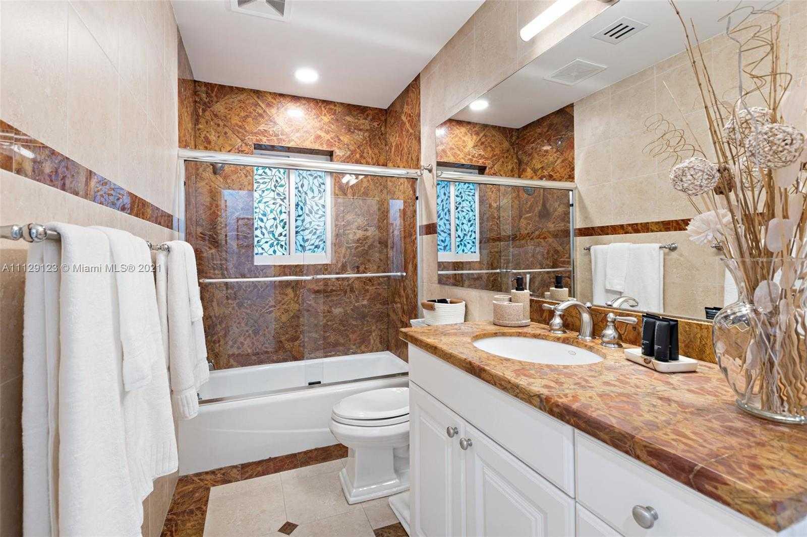 Small Image of 290 Tropic Dr, Lauderdale-By-The-Sea, FL 33308, USA Number 9