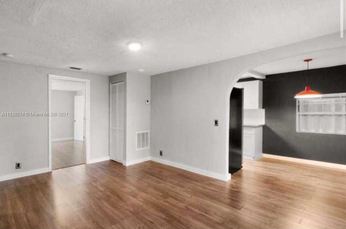 Small Image of 490 NE 161st St, Miami, FL 33162, USA Number 2
