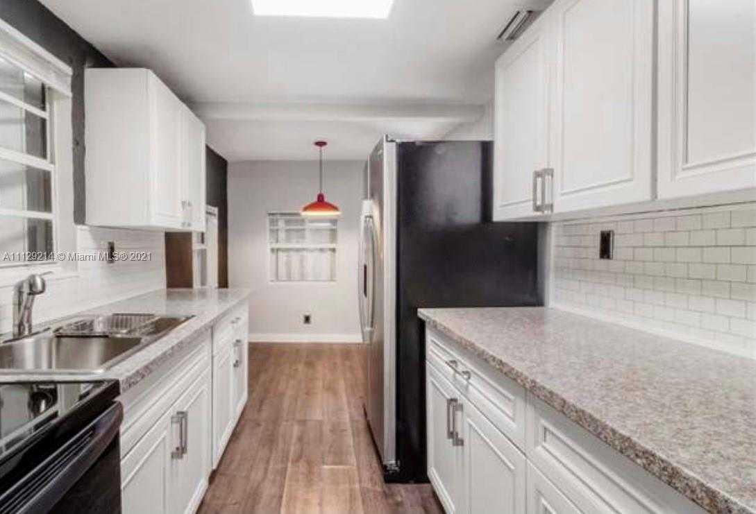 Small Image of 490 NE 161st St, Miami, FL 33162, USA Number 4