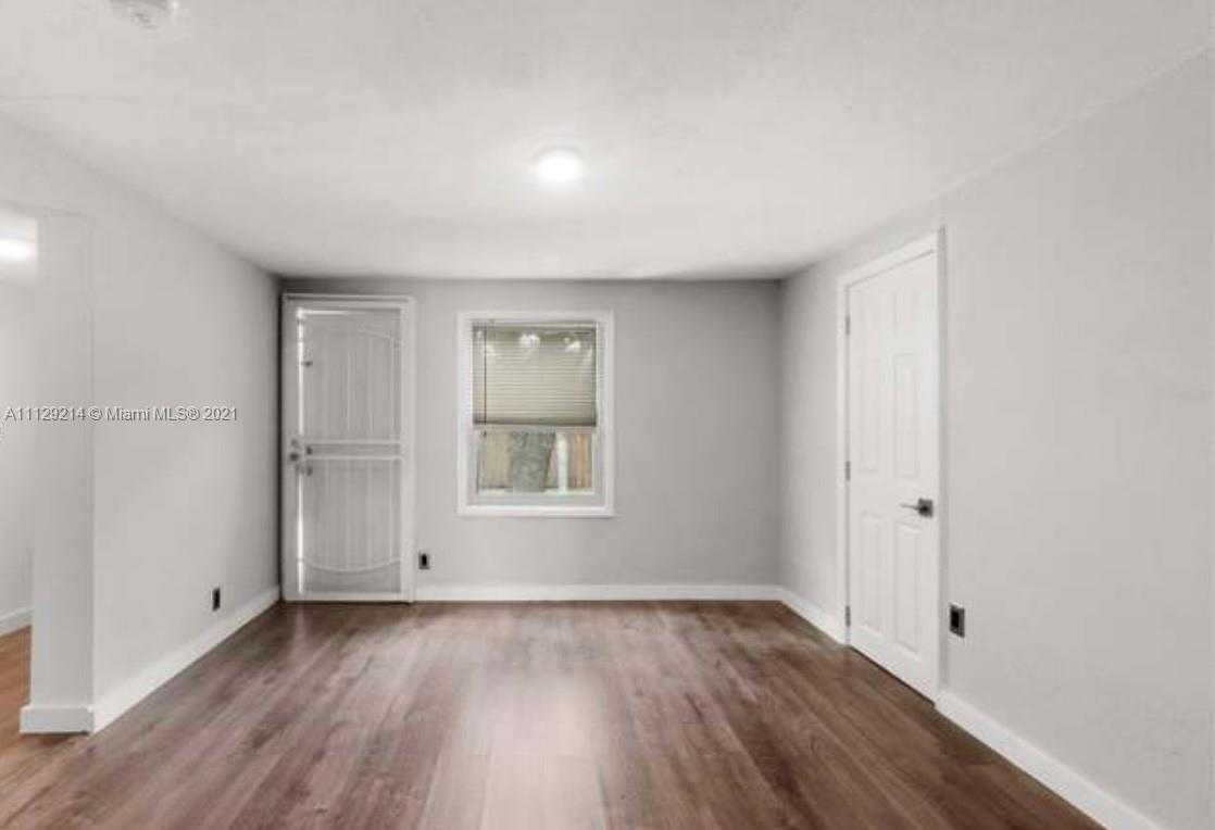 Small Image of 490 NE 161st St, Miami, FL 33162, USA Number 5