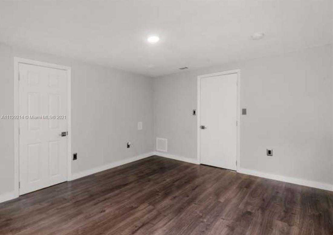 Small Image of 490 NE 161st St, Miami, FL 33162, USA Number 6