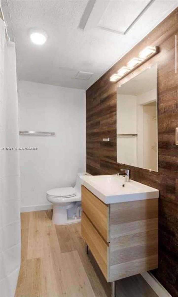 Small Image of 490 NE 161st St, Miami, FL 33162, USA Number 7