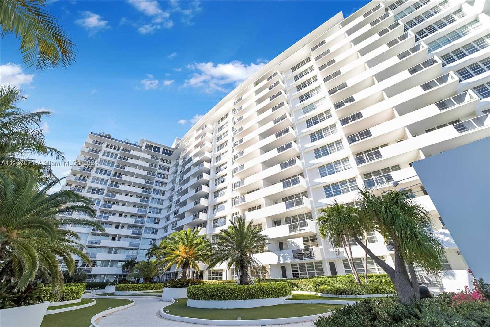 Small Image of 100 Lincoln Rd, Miami Beach, FL 33139, USA Number 14