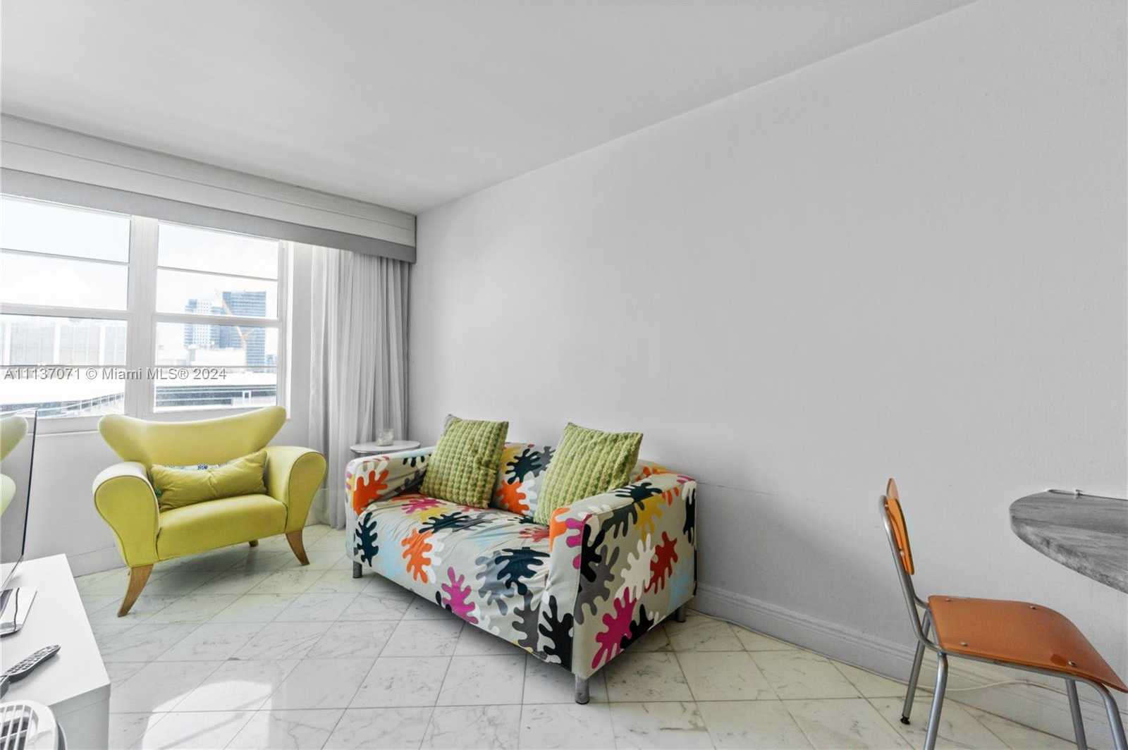 Small Image of 100 Lincoln Rd, Miami Beach, FL 33139, USA Number 2