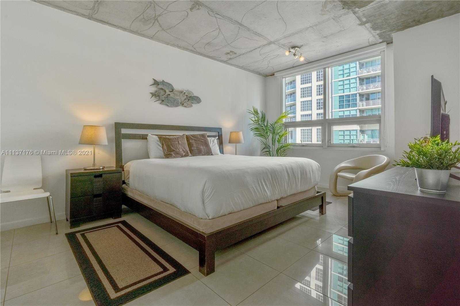 Small Image of 3250 NE 1st Ave, Miami, FL 33137, USA Number 13