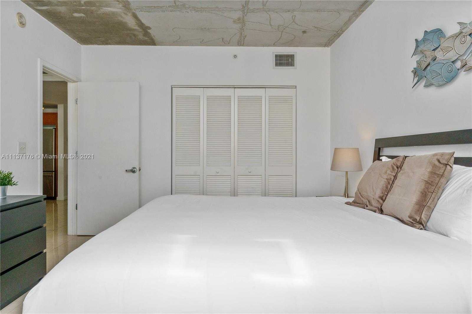 Small Image of 3250 NE 1st Ave, Miami, FL 33137, USA Number 14