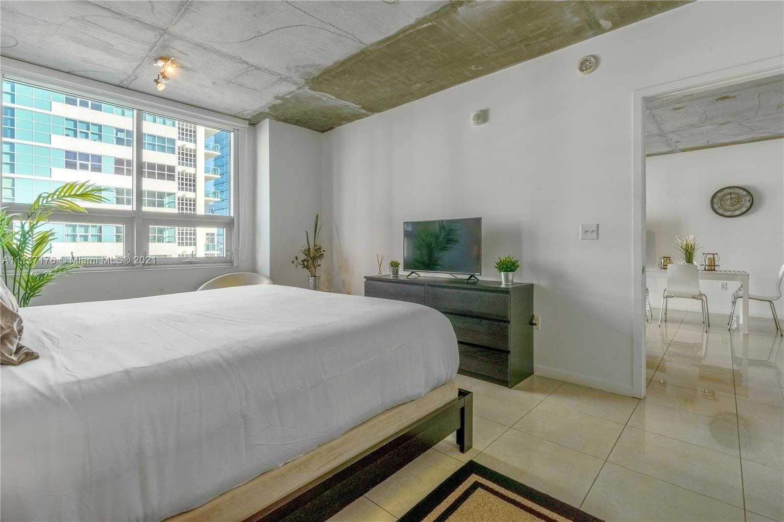 Small Image of 3250 NE 1st Ave, Miami, FL 33137, USA Number 16