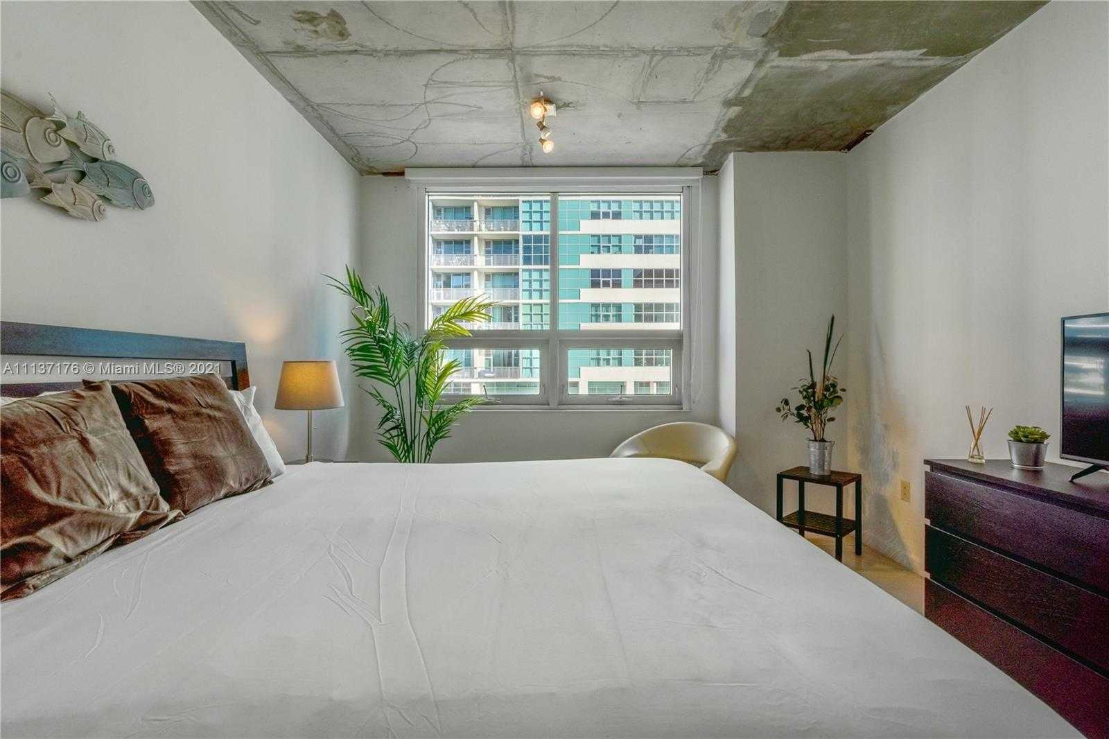 Small Image of 3250 NE 1st Ave, Miami, FL 33137, USA Number 17