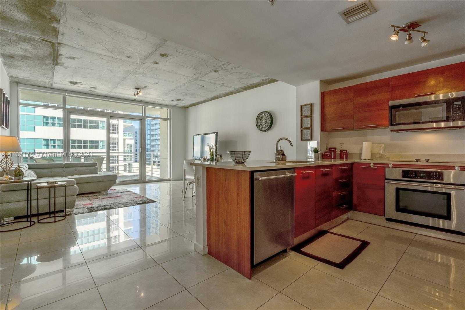 Small Image of 3250 NE 1st Ave, Miami, FL 33137, USA Number 3