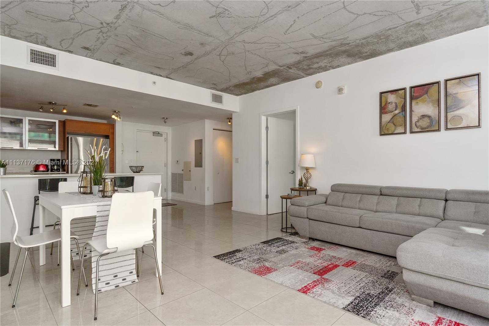 Small Image of 3250 NE 1st Ave, Miami, FL 33137, USA Number 9