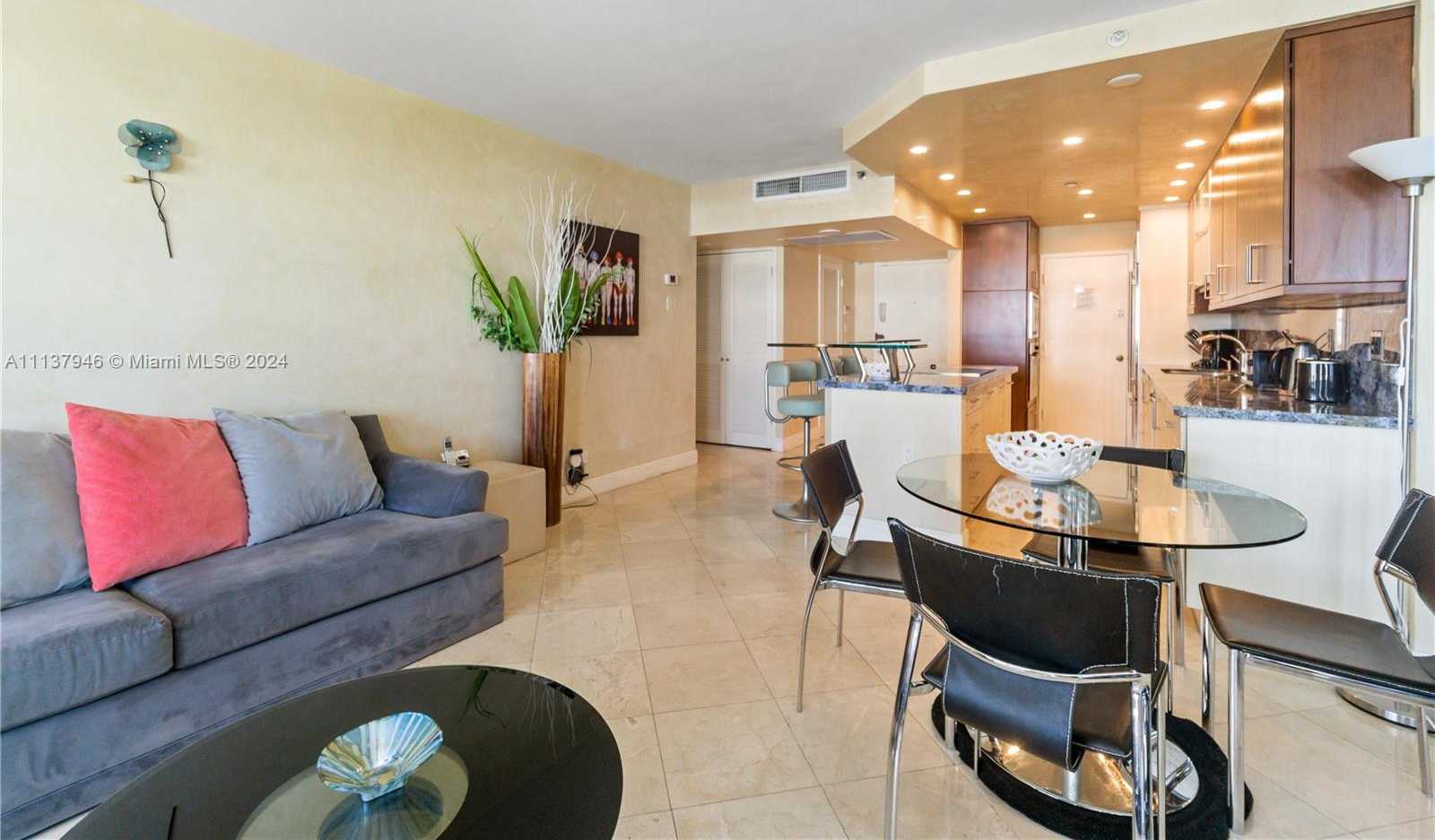 Small Image of 100 Lincoln Rd, Miami Beach, FL 33139, USA Number 2