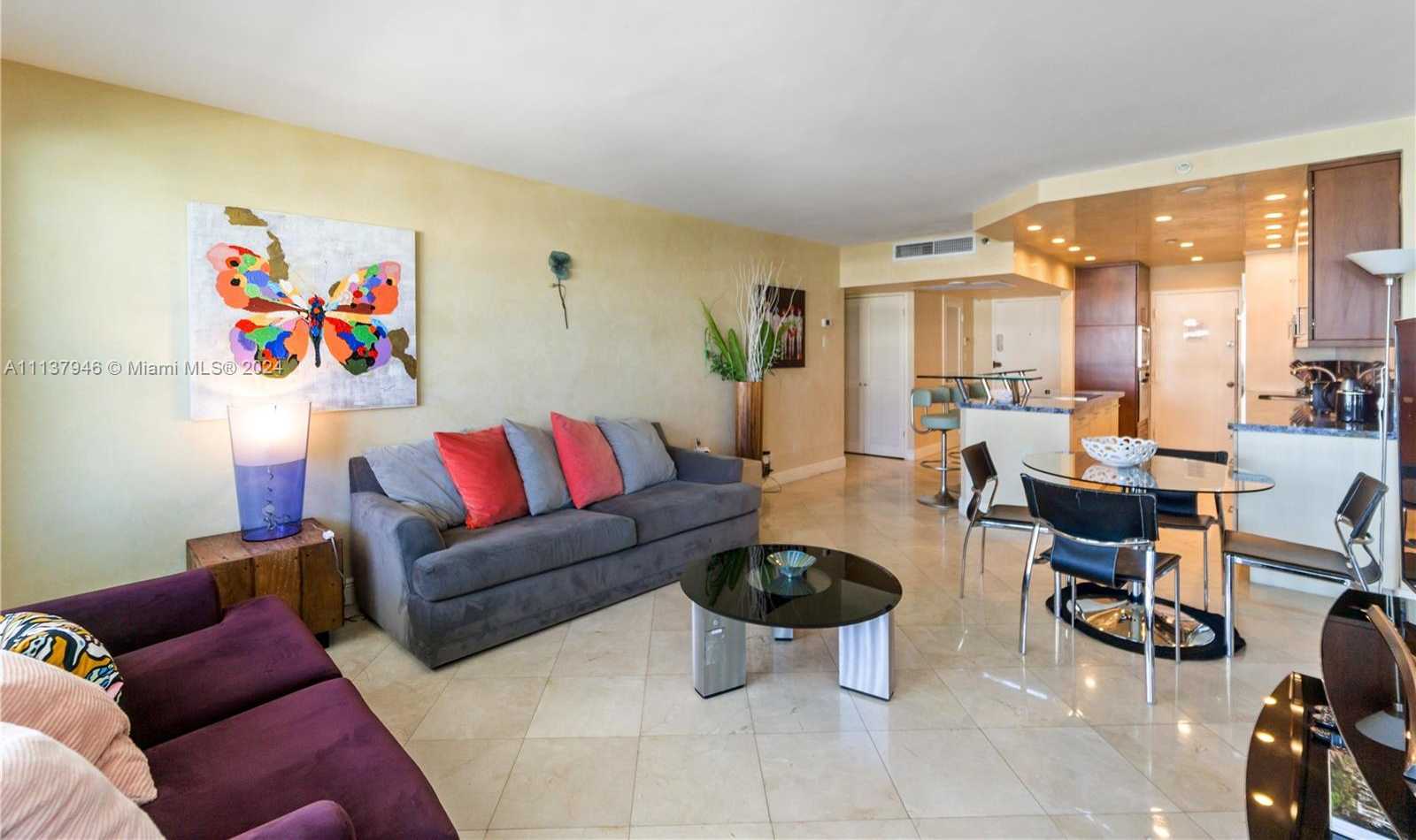 Small Image of 100 Lincoln Rd, Miami Beach, FL 33139, USA Number 3