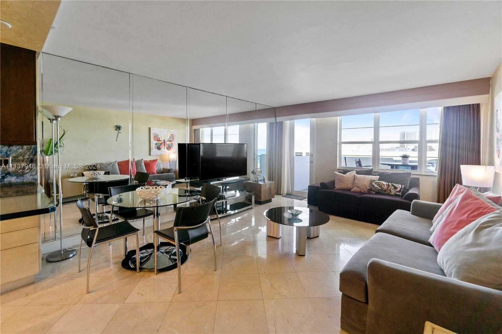 Small Image of 100 Lincoln Rd, Miami Beach, FL 33139, USA Number 4