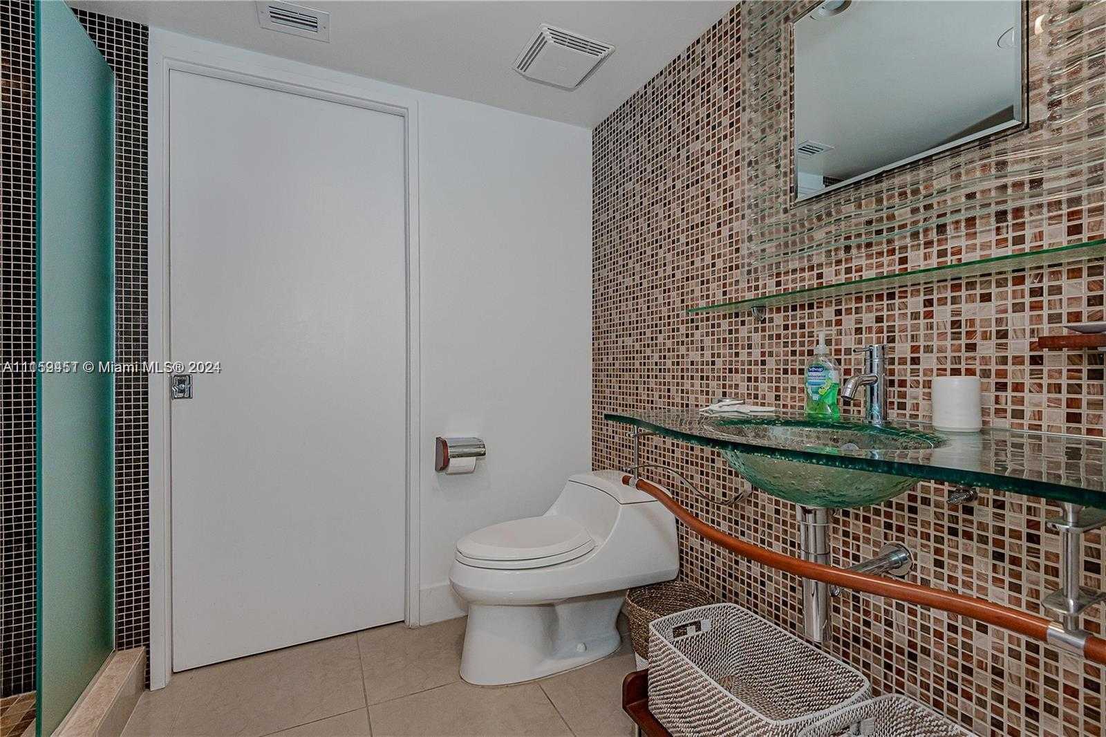 Small Image of 2301 Collins Ave, Miami Beach, FL 33139, USA Number 12