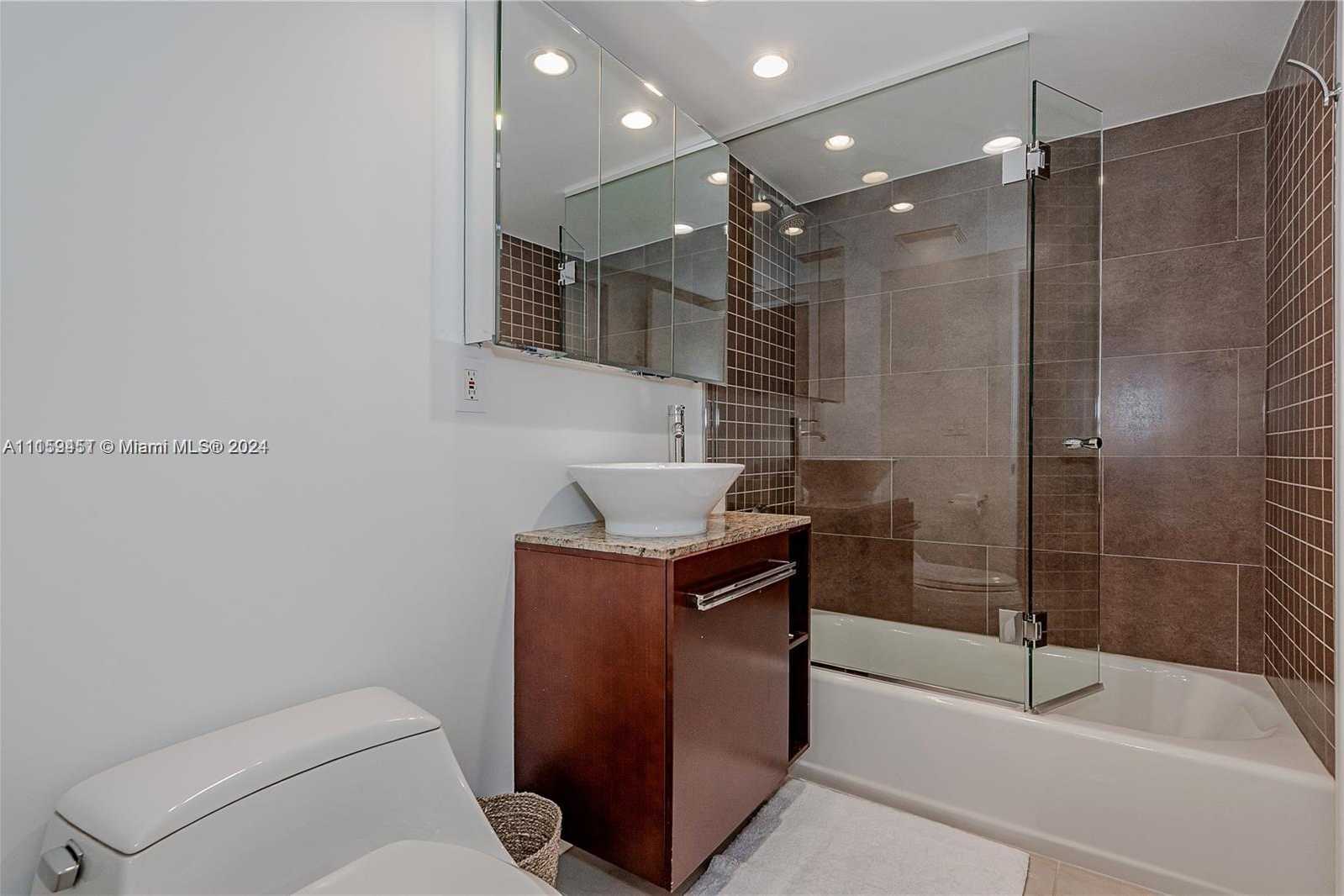 Small Image of 2301 Collins Ave, Miami Beach, FL 33139, USA Number 13