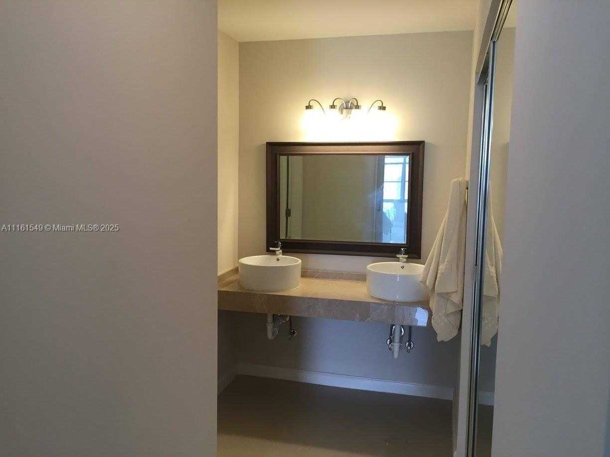 Small Image of 3800 SOUTH OCEAN DR #701, Hollywood Number 9