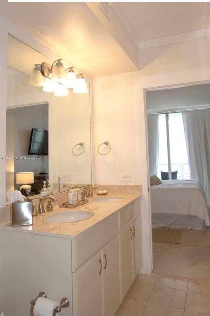 Small Image of 6365 COLLINS AVE #2409, Miami Beach Number 10