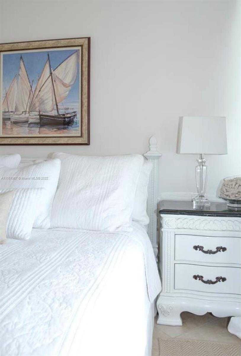 Small Image of 6365 COLLINS AVE #2409, Miami Beach Number 9