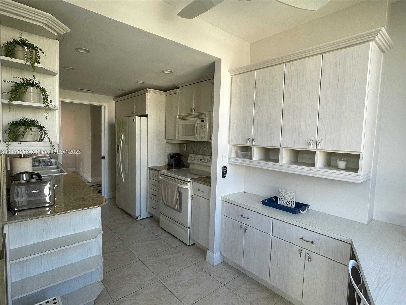 Small Image of 101 CRANDON BLVD #473, Key Biscayne Number 3