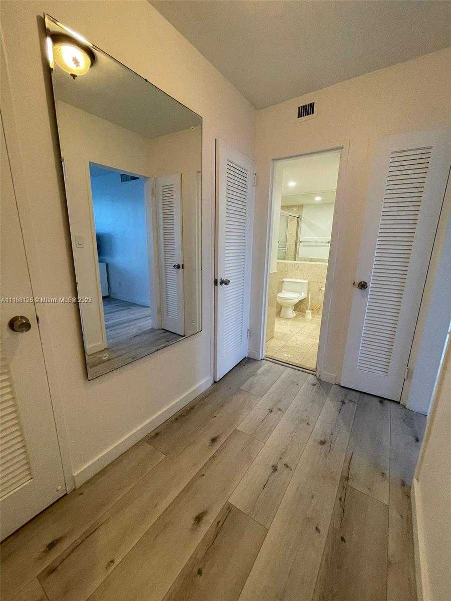 Small Image of 5161 COLLINS AVE #914, Miami Beach Number 9