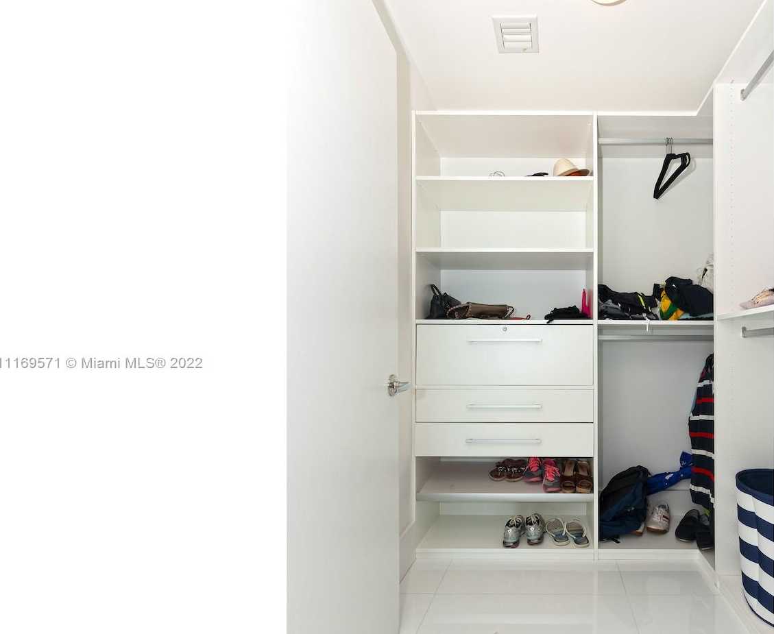 Small Image of 900 BISCAYNE BLVD #2006, Miami Number 25