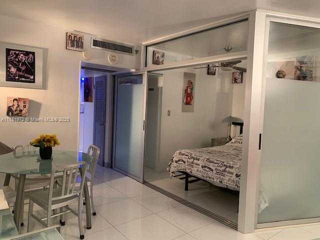 Small Image of 100 LINCOLN RD #1509, Miami Beach Number 4
