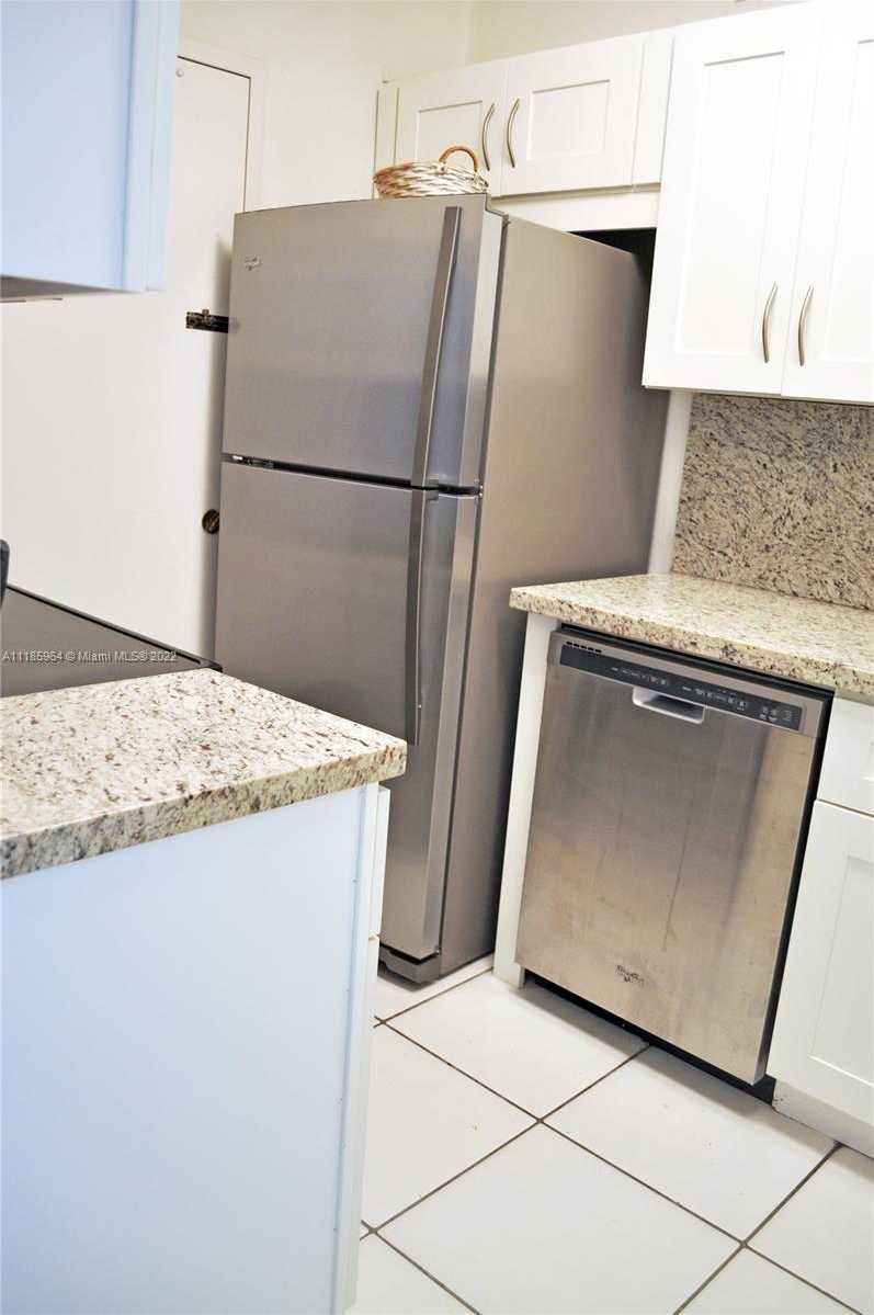 Small Image of 100 LINCOLN RD #910, Miami Beach Number 4