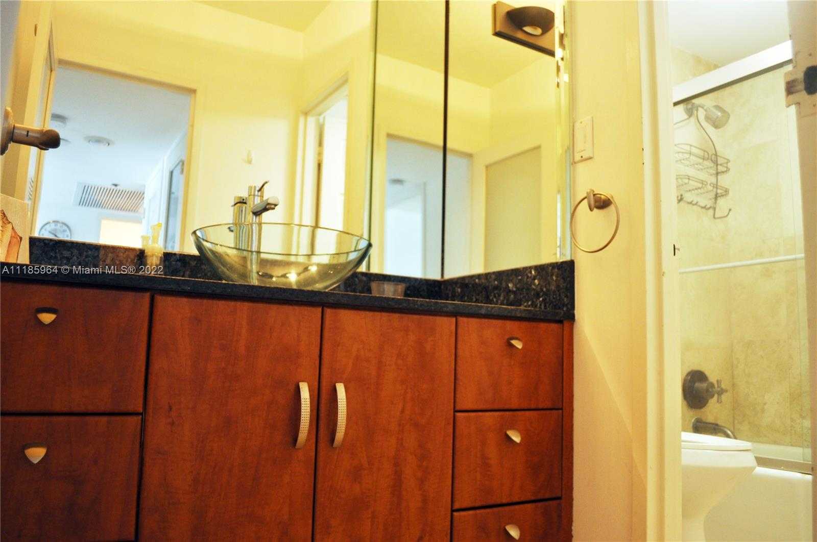 Small Image of 100 LINCOLN RD #910, Miami Beach Number 7