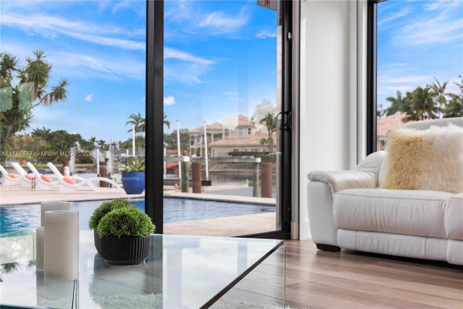 Small Image of 1025 DIPLOMAT PKWY, Hollywood Number 13