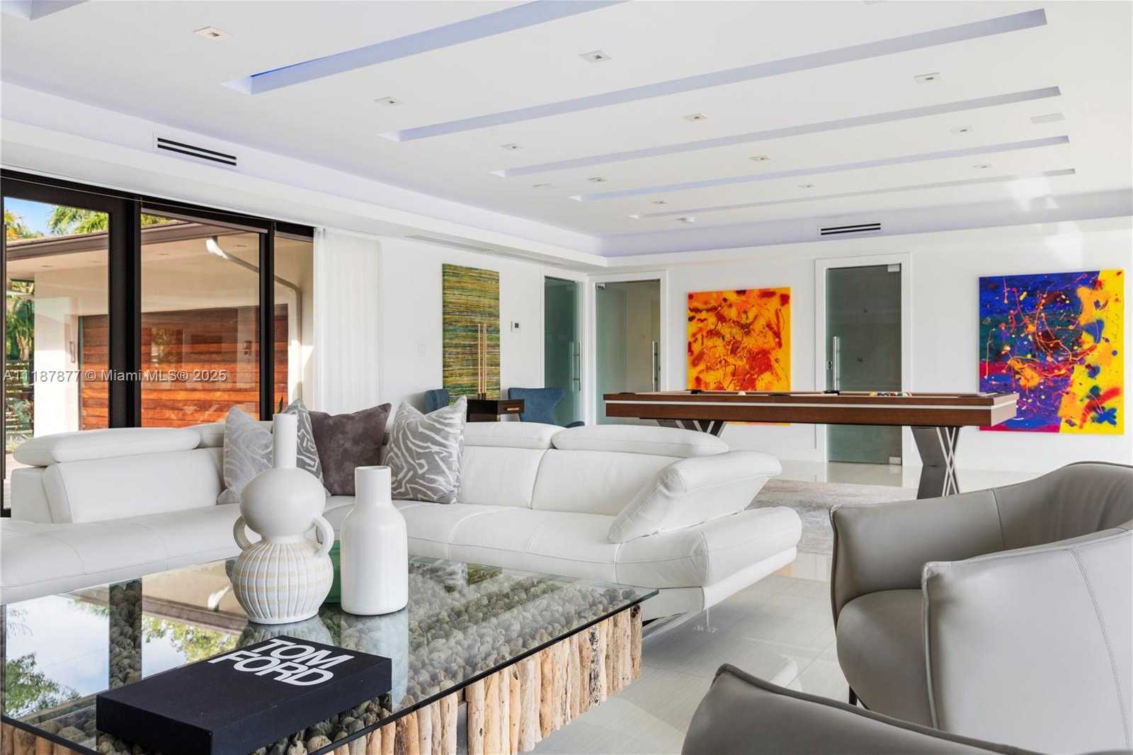 Small Image of 1025 DIPLOMAT PKWY, Hollywood Number 14