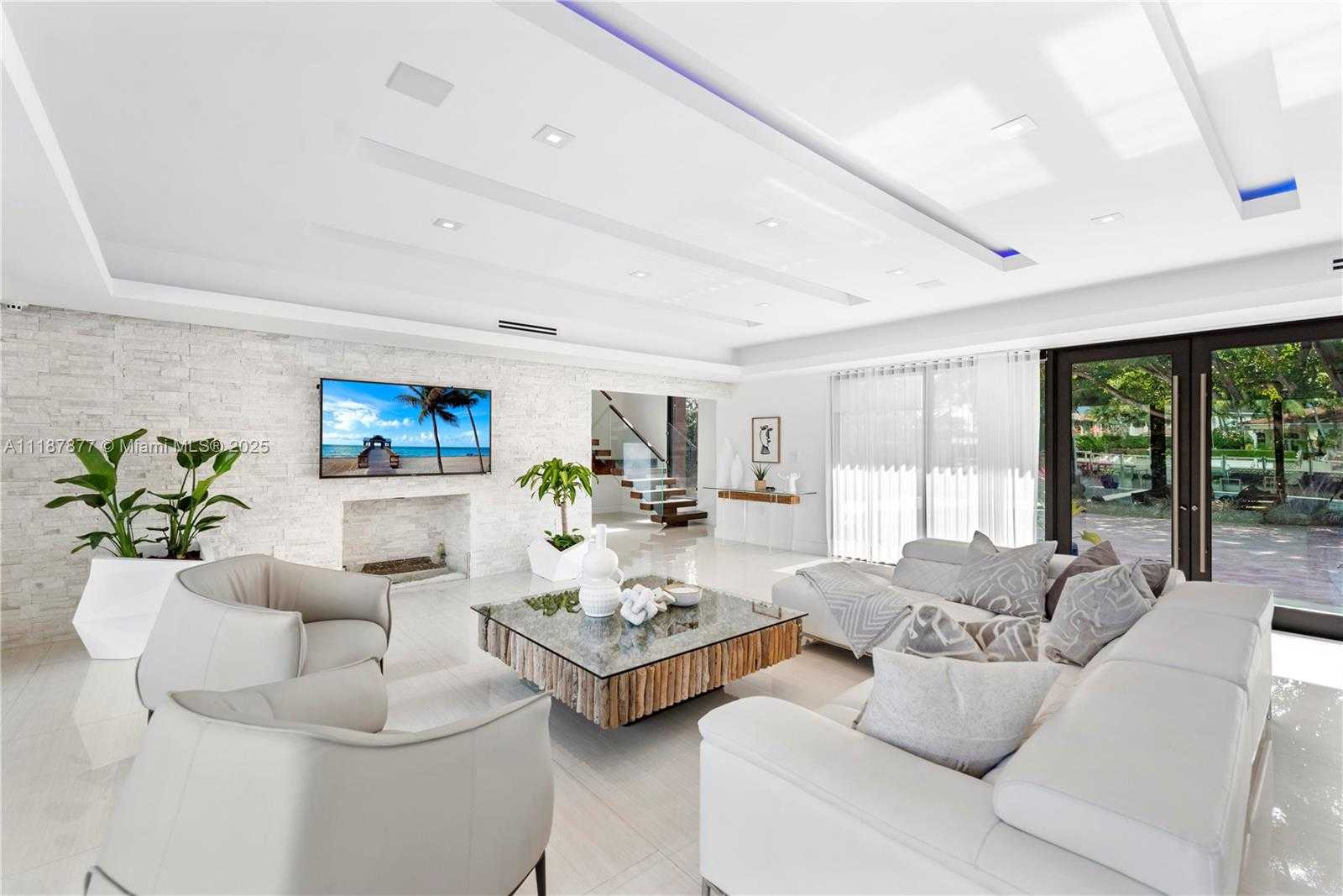 Small Image of 1025 DIPLOMAT PKWY, Hollywood Number 20