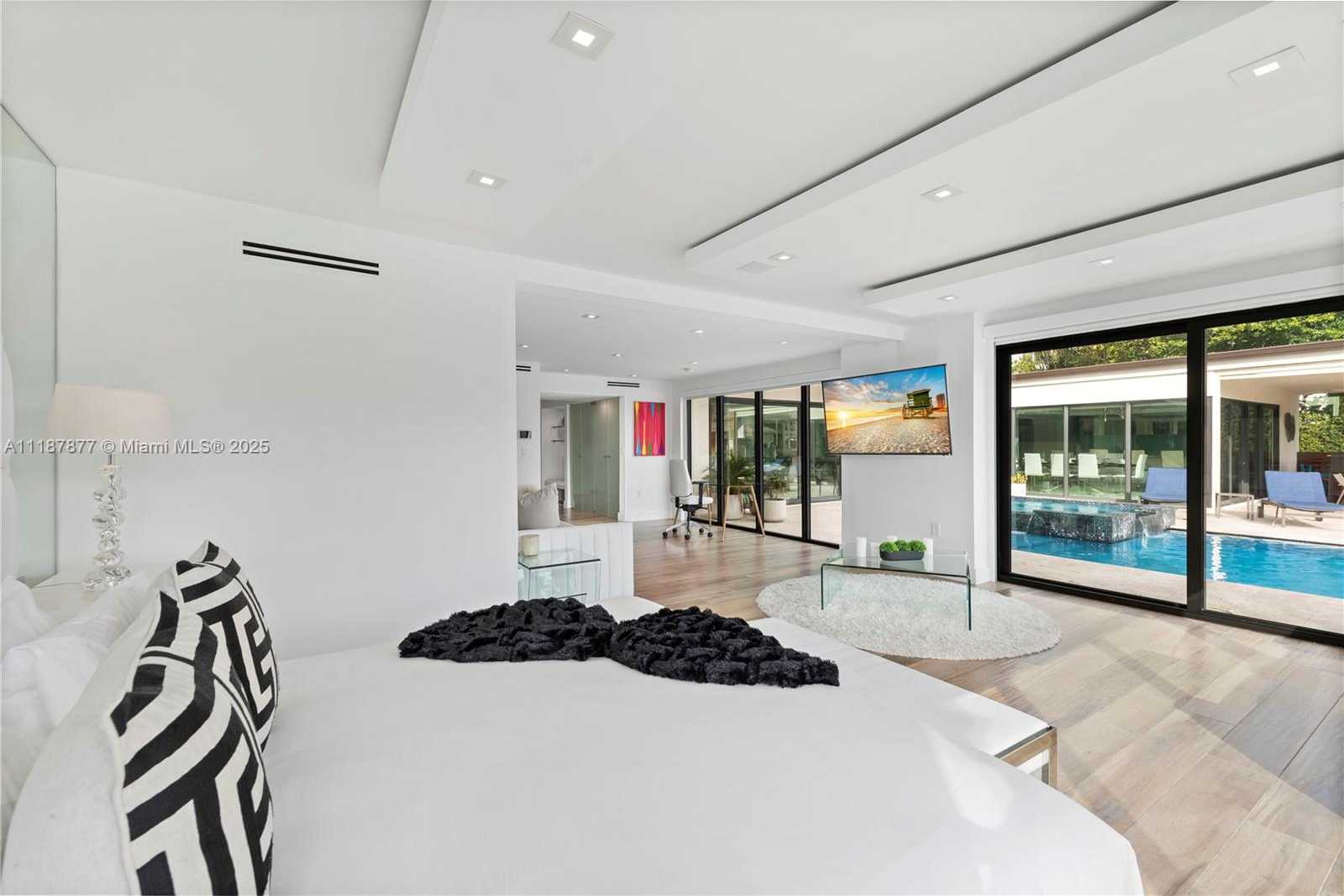 Small Image of 1025 DIPLOMAT PKWY, Hollywood Number 38