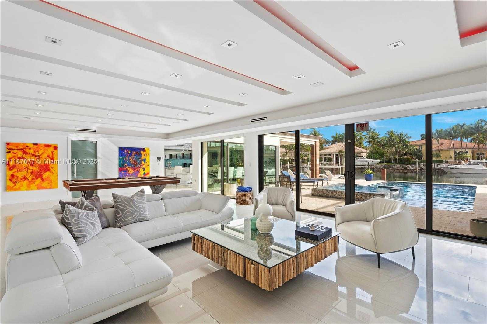 Small Image of 1025 DIPLOMAT PKWY, Hollywood Number 4
