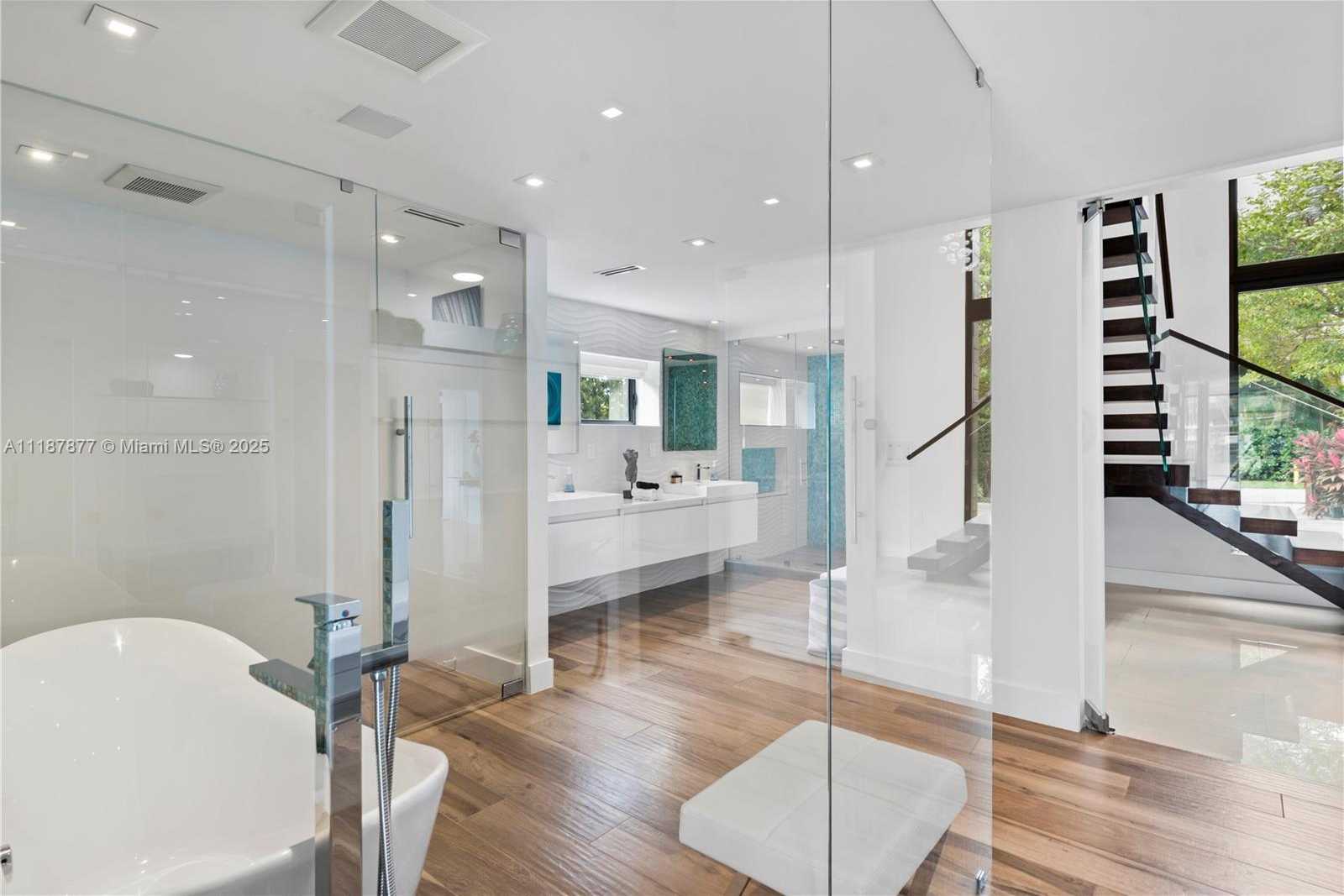 Small Image of 1025 DIPLOMAT PKWY, Hollywood Number 40