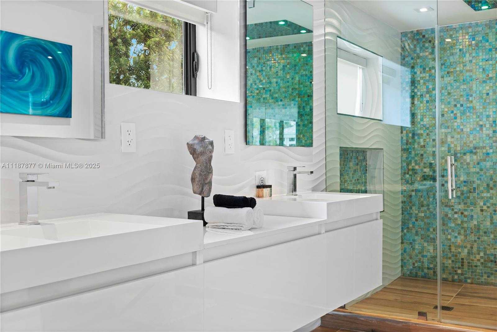 Small Image of 1025 DIPLOMAT PKWY, Hollywood Number 43