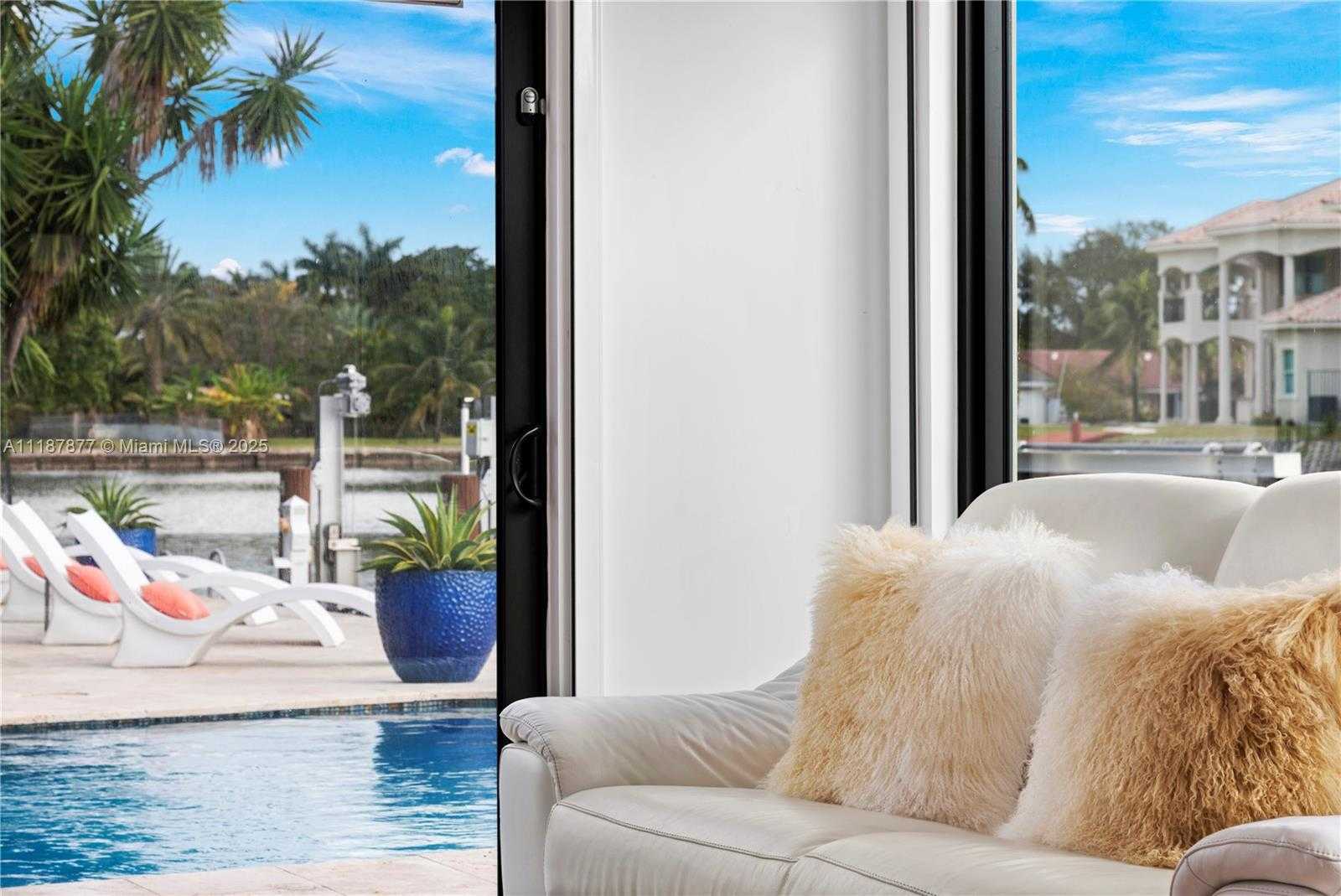 Small Image of 1025 DIPLOMAT PKWY, Hollywood Number 46