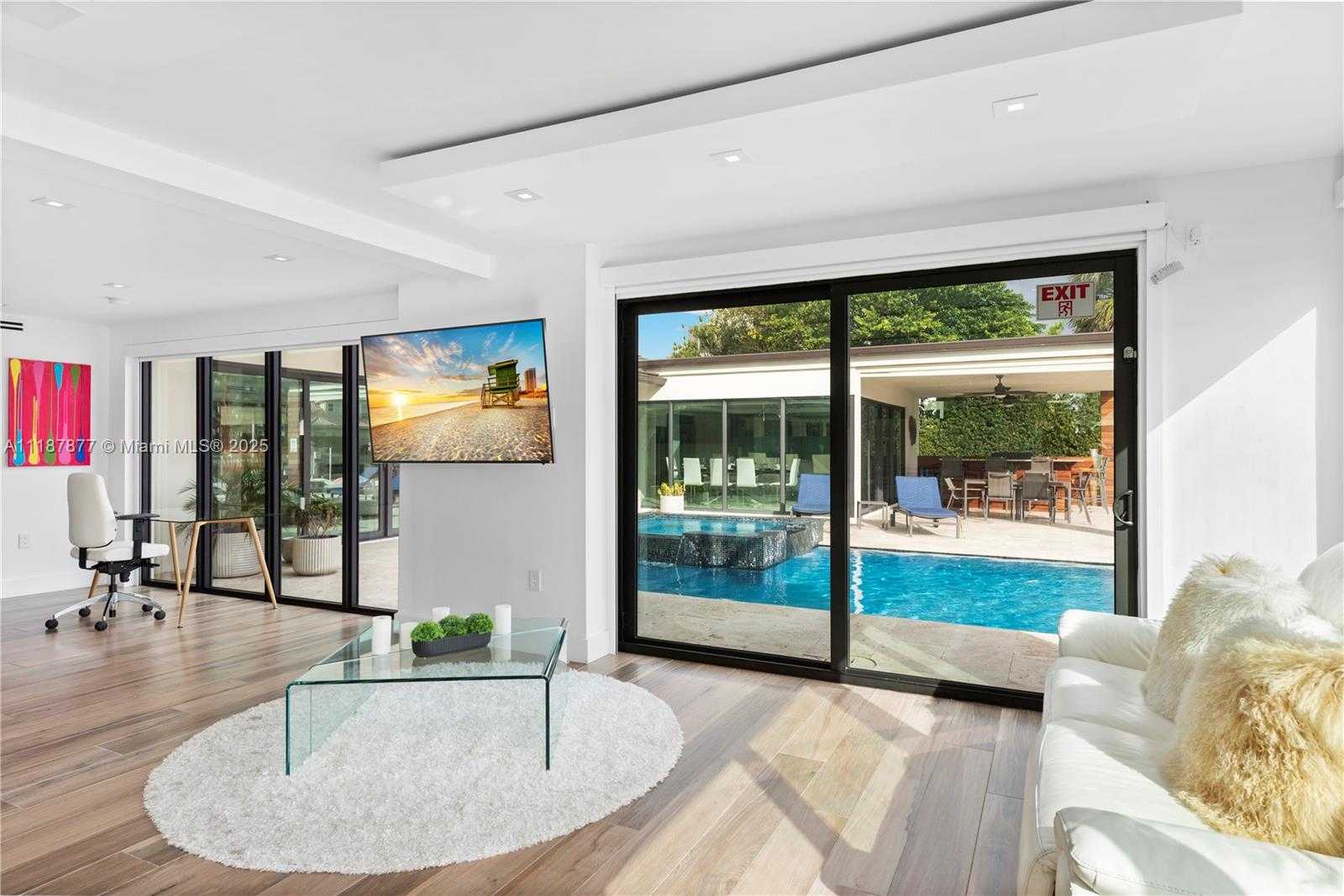 Small Image of 1025 DIPLOMAT PKWY, Hollywood Number 5